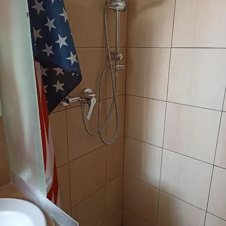 Uj Vilag Apartmán *