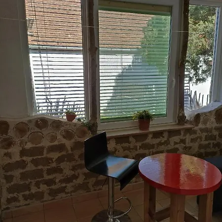Uj Vilag Apartmán