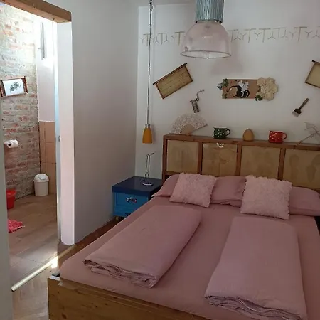 Uj Vilag Apartment